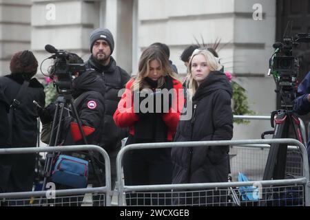 I media si riuniscono di fronte alla London Clinic, nel centro di Londra, dove la principessa del Galles si sta riprendendo dopo aver subito un intervento chirurgico addominale di successo, Kensington Palace ha annunciato. Il Palazzo si rifiutò di confermare per cosa Kate fosse stata trattata, ma confermò che la condizione non era cancerosa. Data foto: Mercoledì 17 gennaio 2024. Foto Stock