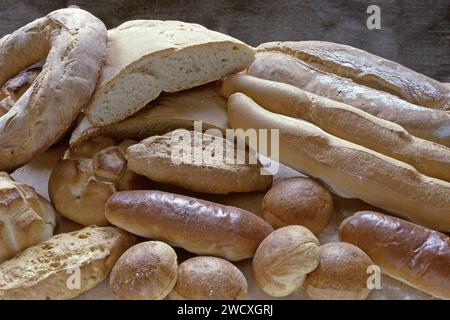 assortimento di alcuni tipi di pane italiano Foto Stock