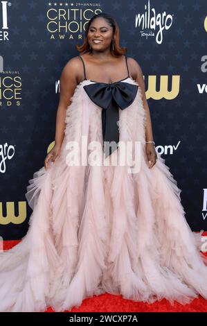 Danielle Brooks bei der Verleihung der 29. Critics Choice Awards im Barker Hangar. Santa Monica, 14.01.2024 *** Danielle Brooks ai Critics Choice Awards 29 al Barker Hangar Santa Monica, 14 01 2024 foto:XJ.xBlocx/xFuturexImagex Critics Choice 4258 Foto Stock