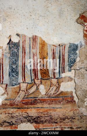 particolare degli affreschi raffiguranti una teoria di santi e sante martiri - affreschi nella Torre - VIII/IX secolo - Torba (va), Monastero di Tor Foto Stock