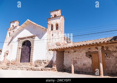 Una piccola chiesa/cappella nel villaggio di Maras in Perù Foto Stock