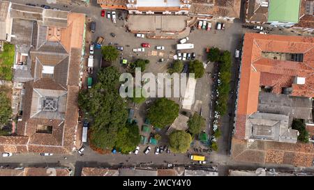 Concordia, Antioquia - Colombia. 26 dicembre 2023. Vista aerea con drone del comune situato nella regione sud-occidentale del dipartimento Foto Stock