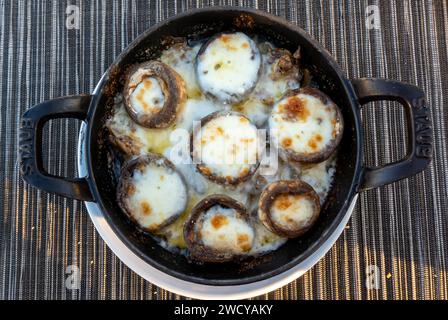 Risotto ai funghi selvatici con fondu di parmigiano servito nel ristorante Skyfire Izmir Turkey Foto Stock