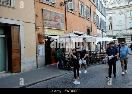 Roma / Italia   18..July 2019/ vita da ristorante in via dei Coronari a Roma o Roma vicino al fiume tevere a Roma Italia . (Foto..Francis Dean / Deanpicture. Foto Stock