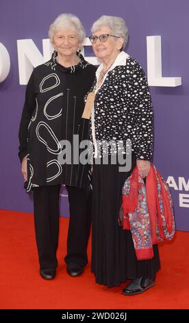 Foto deve essere accreditata ©Alpha Press 078237 12/10/2023 Eva Paddock e Lady Milena Grenfell Baines One Life Premiere durante il 67° BFI British Film Institute London Film Festival 2023 a Londra Foto Stock