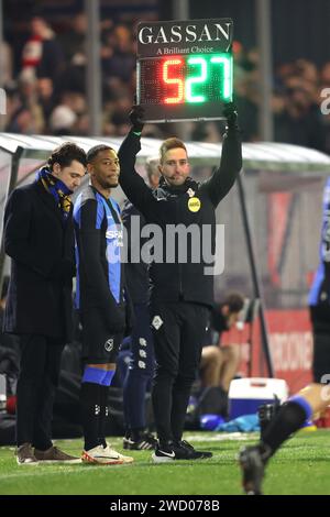 Almere, Paesi Bassi. 17 gennaio 2024. ALMERE, PAESI BASSI - 17 GENNAIO: L'assistente arbitro Timmer durante la partita di Coppa TOTO KNVB tra Amere City e fortuna Sittard allo Yanmar Stadion il 17 gennaio 2024 ad Almere, Paesi Bassi. (Foto di Peter Lous/Orange Pictures) credito: Orange Pics BV/Alamy Live News Foto Stock