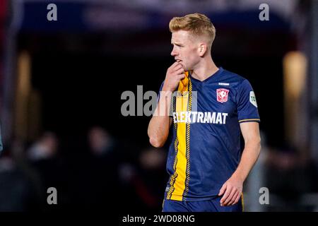 Eindhoven, Paesi Bassi. 17 gennaio 2024. EINDHOVEN, PAESI BASSI - 17 GENNAIO: Gijs Smal del FC Twente sembra deposto dopo la sconfitta durante il match di TOTO KNVB Cup tra PSV e FC Twente al Philips Stadion il 17 gennaio 2024 ad Eindhoven, Paesi Bassi. (Foto di Joris Verwijst/Orange Pictures) credito: Orange Pics BV/Alamy Live News Foto Stock