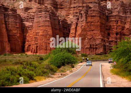 La splendida Los Castillos sulla Ruta 68 che collega Salta a Cafayate, provincia di Salta, Argentina Foto Stock