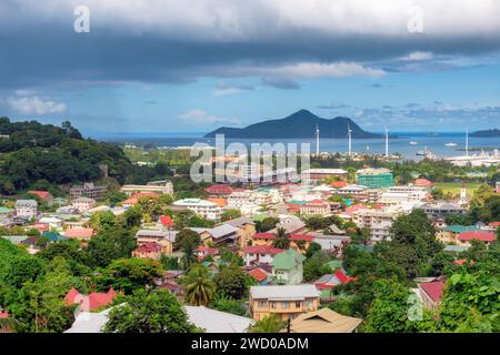 Vista aerea della città di Victoria nell'isola tropicale, Victoria, Mahe, Seychelles. Foto Stock