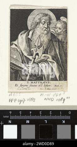 Evangelista Matteüs, Antonie Wierix (II), 1676 - 1719 stampa l'evangelista Matteo, con un libro aperto in mano. Accanto a lui il suo attributo l'angelo. A margine una citazione biblica di Mat. 9 in latino. Carta di Anversa che incide l'apostolo ed evangelista Matteo (Mattheus); possibili attributi: angelo, ascia, libro, alabarda, penna e clacson, borsetta, rotolo, quadrato, spada Foto Stock