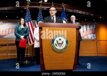 Washington, Stati Uniti. 17 gennaio 2024. Il presidente della camera Mike Johnson (R-LA) parla a una conferenza stampa al Campidoglio degli Stati Uniti. (Foto di Michael Brochstein/Sipa USA) credito: SIPA USA/Alamy Live News Foto Stock