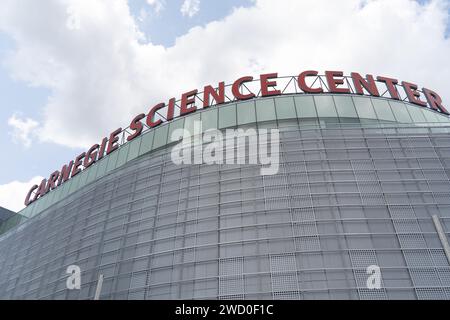 Pittsburgh, Pennsylvania – 22 luglio 2023: Carnegie Science Center situato nel quartiere North Shore di Pittsburgh Foto Stock