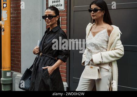 Gli ospiti fuori dalla mostra Fendi durante la settimana della moda di Milano abbigliamento donna Primavera/Estate 2024. Foto Stock