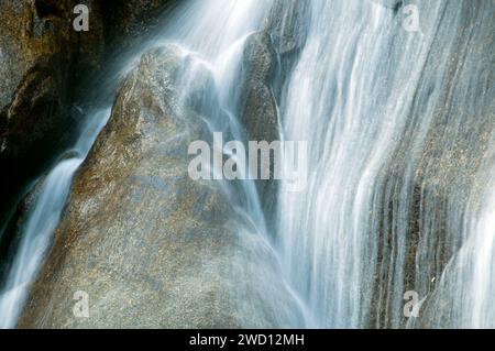 Grizzly Falls, Re Selvaggio e Scenic River, Kings Canyon National Scenic Byway, Sequoia National Monument, California Foto Stock