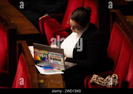 Parigi, Francia. 17 gennaio 2024. Segolene Amiot, vice gruppo la France Insoumise visto durante le interrogazioni alla sessione del governo all'Assemblea Nazionale. Una sessione settimanale di domande al governo francese all'Assemblea Nazionale al Palais Bourbon di Parigi. Credito: SOPA Images Limited/Alamy Live News Foto Stock