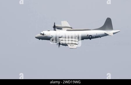Un EP-3E Aries effettua un sorvolo sul Golfo Arabico. Foto Stock
