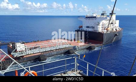 USNS Montford Point in corso nell'Oceano Pacifico. Foto Stock