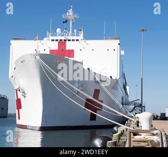 La nave ospedale USNS comfort del Military Sealift Command è pierside, Norfolk, Virginia. Foto Stock