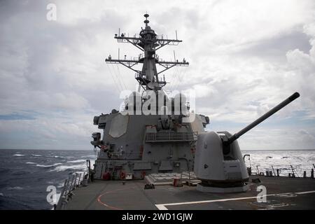 Cacciatorpediniere guidato USS Barry nella regione Indo-Pacifico. Foto Stock