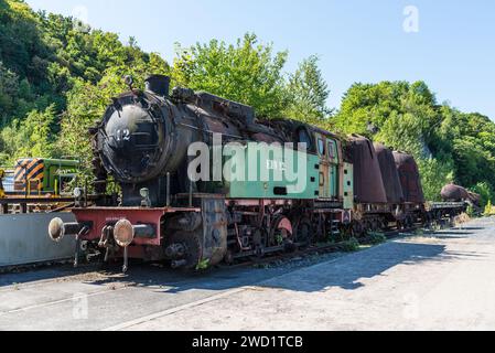 Motore a vapore EBV 12 con vasi di scorie nel museo industriale di Hattingen, nella ferriera dismessa Henrichshuette. Musei del patrimonio industriale LWL. Foto Stock