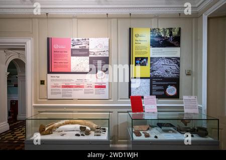 Museo degli interni di Farnham con mostre sulla storia locale, un'attrazione turistica nella città di Farnham, Surrey, Inghilterra, Regno Unito Foto Stock