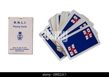 Confezione di vecchie carte da gioco RNLI rimosse dalla scatola isolata su sfondo bianco Foto Stock