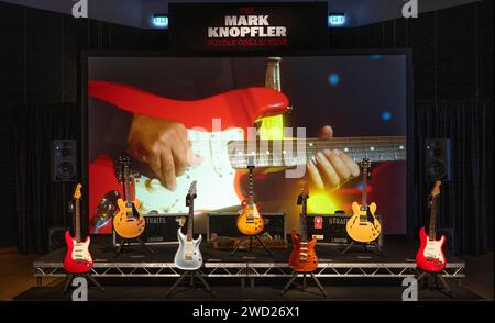 Christie's, Londra, Regno Unito. 18 gennaio 2024. Christie's Will mette all'asta le chitarre della collezione personale della leggenda musicale Mark Knopfler, celebre cantautore, eroe della chitarra e frontman dell'iconica band britannica, dire Straits, il 31 gennaio 2024 a Londra. Crediti: Malcolm Park/Alamy Live News Foto Stock