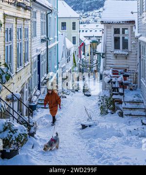 Nordnes a Bergen, Norvegia, dopo una forte nevicata Foto Stock