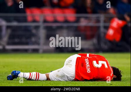 EINDHOVEN, PAESI BASSI - 17 GENNAIO: Andre Ramalho (PSV) infortunato durante la KNVB Beker Match tra PSV Eindhoven e FC Twente allo stadio Philips di Janu Foto Stock