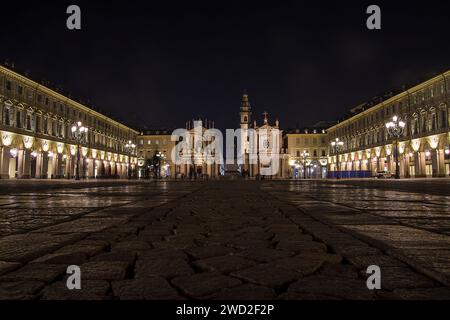 Vista notturna di Piazza San Carlo a Torino, Italia Foto Stock