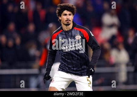 EINDHOVEN, PAESI BASSI - 17 GENNAIO: Andre Ramalho (PSV) si riscalda durante la KNVB Beker Match tra PSV Eindhoven e FC Twente allo stadio Philips di gennaio Foto Stock