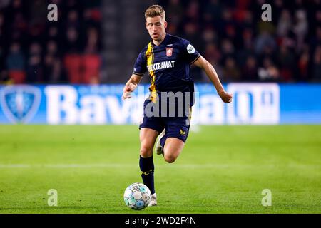 EINDHOVEN, PAESI BASSI - 17 GENNAIO: Gijs Smal (FC Twente) controlla la palla durante la KNVB Beker Match tra PSV Eindhoven e FC Twente a Philips sta Foto Stock