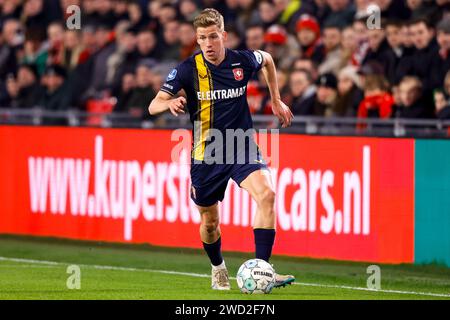 EINDHOVEN, PAESI BASSI - 17 GENNAIO: Gijs Smal (FC Twente) controlla la palla durante la KNVB Beker Match tra PSV Eindhoven e FC Twente a Philips sta Foto Stock