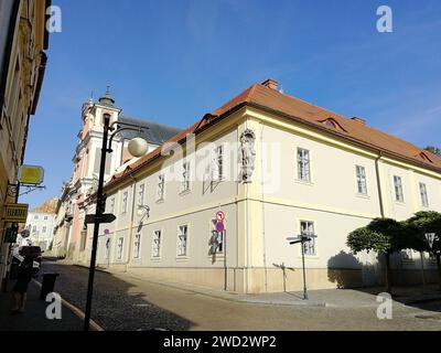 Vista panoramica del centro storico di Kutna Hora e della torre della chiesa Foto Stock