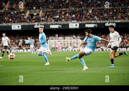 Luca De la Torre RC Celta Vigo in azione durante l'ottava finale della King's Cup 23/24 allo Stadio Mestalla (Valencia, ottava finale del Re" Foto Stock