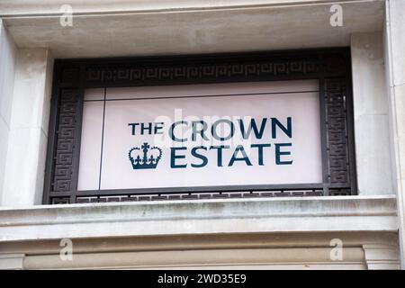 Edificio del negozio vuoto/struttura di unità di vendita al dettaglio vuota. West End di Londra, di proprietà della Crown Estate, disponibile per affittare gli inquilini a causa di un posto vacante. REGNO UNITO. (137) Foto Stock