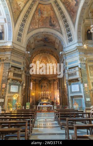 ROMA, ITALIA - 31 AGOSTO 2021: La navata della chiesa di Santa Dorotea. Foto Stock