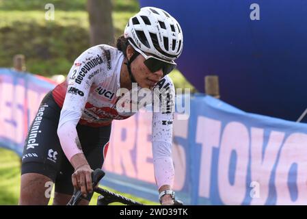 Ceylin del Carmen Alvarado è un ciclista su strada dominicano olandese, che attualmente gareggia nel ciclocross per l'UCI Cyclo-cross Team Alpecin-Deceuninck Foto Stock