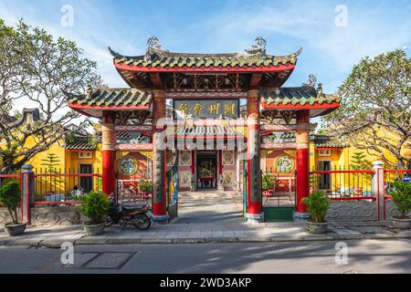 14 gennaio 2024: La sala dell'Assemblea Trieu Chau a Hoi An, Vietnam, fu costruita dai cinesi d'oltremare provenienti da Trieu Chau nel 1845. La sala principale è dedicata Foto Stock