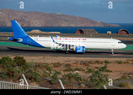 Aereo di linea Jet2 Airline A321 non verniciato Foto Stock