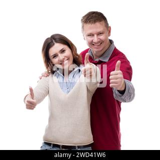 coppia sorridente con pollice in alto isolato su sfondo bianco Foto Stock
