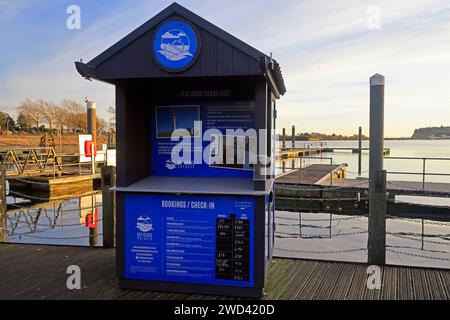 Biglietteria per i viaggi all'isola di Flat Holm, nella baia di Cardiff, effettuata nel gennaio 2024 Foto Stock