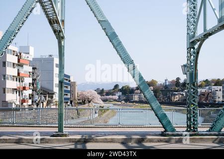 Vista dal ponte Saigawa-Ōhashi, Kanazawa, distretto di Ishikawa, Giappone Foto Stock