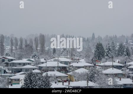 Una tempesta di neve ha gettato una coltre di neve su Brentwood e sul Brentwood Shopping Center. Vista dalla Torre 1 dell'incredibile complesso di Brentwood. Foto Stock