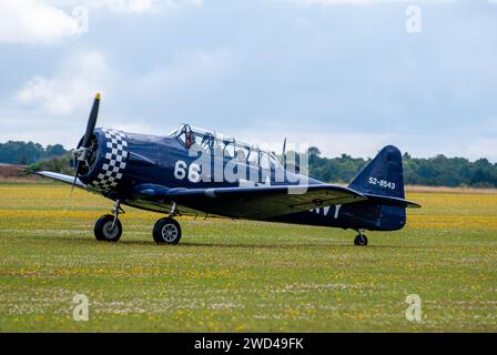 T6J Harvard WW2 United States Navy plane (registrazione 66) al Flying Legends Airshow di Duxford. Info coda 52-8543 66 NAVY G-BUKY Foto Stock