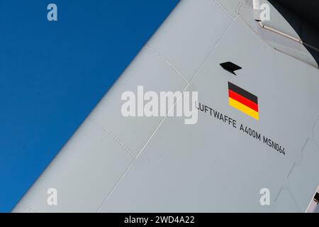 Airbus A400M Atlas (MSN064) NATO aereo da trasporto militare europeo a quattro motori. Timone e coda degli aerei della Luftwaffe Foto Stock