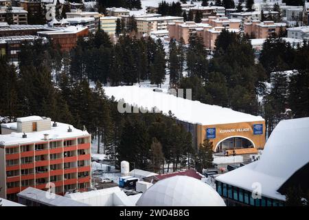 Davos, Svizzera. 18 gennaio 2024. Davos, CH 18 gennaio 2024. Una visione generale del Centro Congressi per il Forum economico Mondiale di quest'anno. Il terzo giorno della riunione WEF di Klaus Schwab riunisce leader e industrie globali per plasmare il futuro del mondo. Crediti: Andy Barton/Alamy Live News Foto Stock