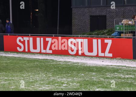 Utrecht, Paesi Bassi. 18 gennaio 2024. UTRECHT, PAESI BASSI - 18 GENNAIO: Tabellone pubblicitario di Stulz durante la partita della TOTO KNVB Cup tra USV Hercules e SC Cambuur allo Sportpark Zoudenbalch il 18 gennaio 2024 a Utrecht, Paesi Bassi. (Foto di Ben Gal/Orange Pictures) credito: Orange Pics BV/Alamy Live News Foto Stock