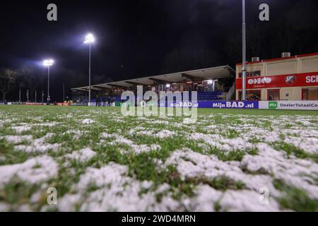 Utrecht, Paesi Bassi. 18 gennaio 2024. UTRECHT, PAESI BASSI - 18 GENNAIO: Il campo ghiacciato prima della partita di TOTO KNVB Cup tra USV Hercules e SC Cambuur allo Sportpark Zoudenbalch il 18 gennaio 2024 a Utrecht, Paesi Bassi. (Foto di Ben Gal/Orange Pictures). Partita annullata credito: dpa/Alamy Live News Foto Stock