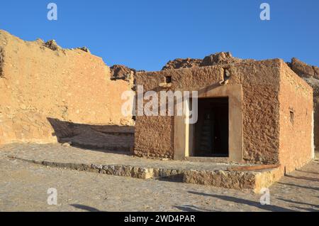 Oasi nel deserto del Sahara, insediamento in rovina, Chebika, Tunisia. Foto Stock